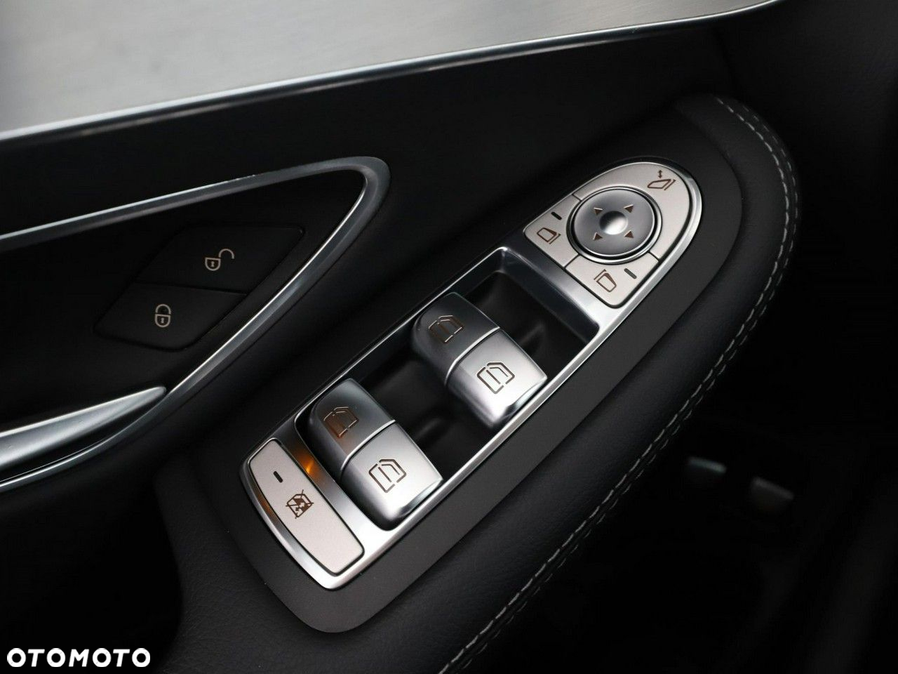Mercedes-Benz GLC 350 e 4Matic 7G-TRONIC AMG Line - 33