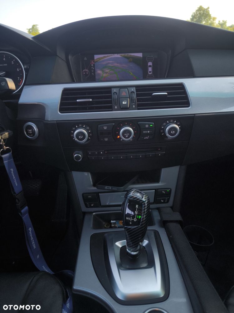 BMW Seria 5 525xi Touring - 16