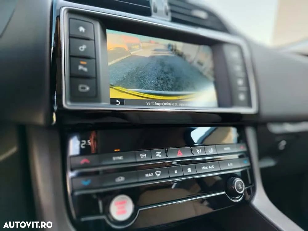 Jaguar F-Pace 20d AWD Prestige - 17