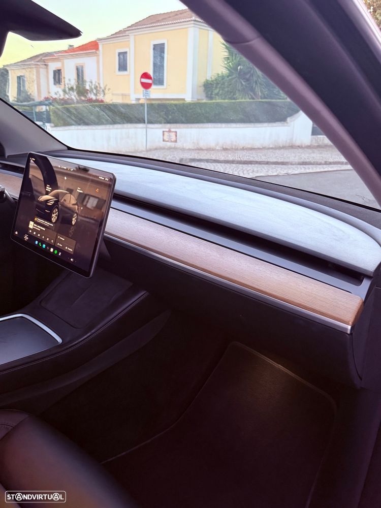 Tesla Model Y Long Range Dual Motor AWD - 37