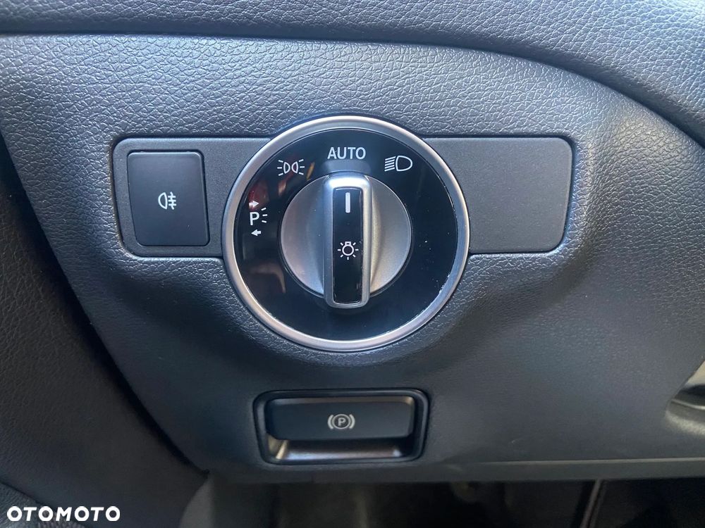 Mercedes-Benz CLA 180 7G-DCT - 18