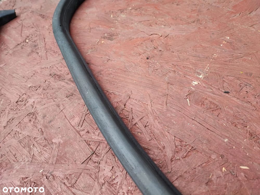 BMW E36 ORYGINALNA USZCZELKA LEWA / PRAWA DRZWI WERSJI CABRIO + USZCZELKA DACHU W DOBRYM STANIE. O NR: 8 176 273 / 8 176 274 / 8 135 273 OEM. BARDZO DOBRY STAN. - 19