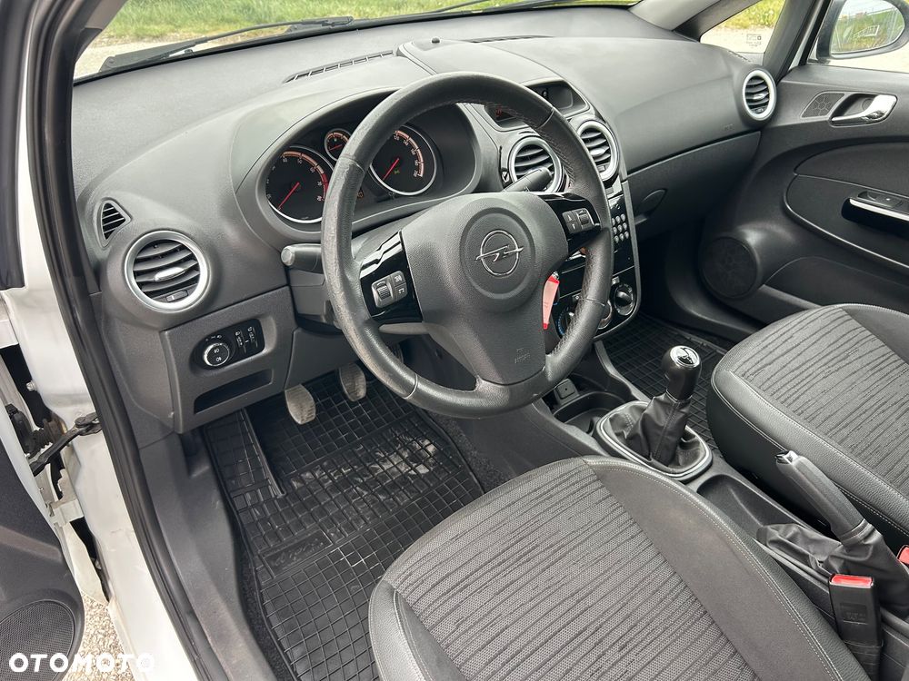 Opel Corsa 1.2 16V Essentia - 11