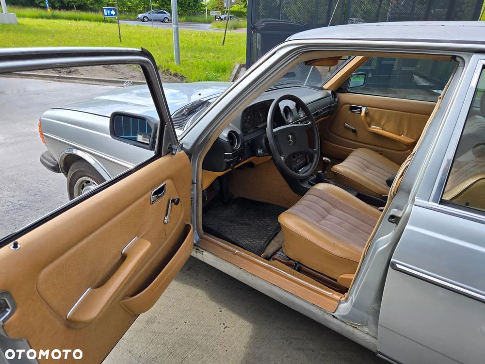 Mercedes-Benz W123 - 17