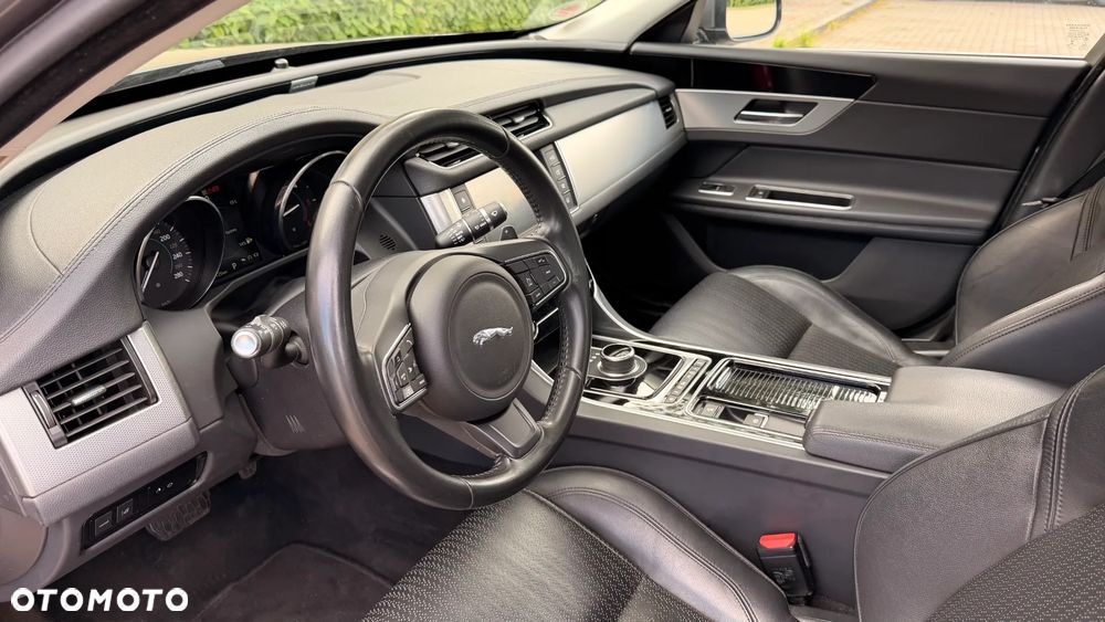 Jaguar XF 20d Prestige - 22