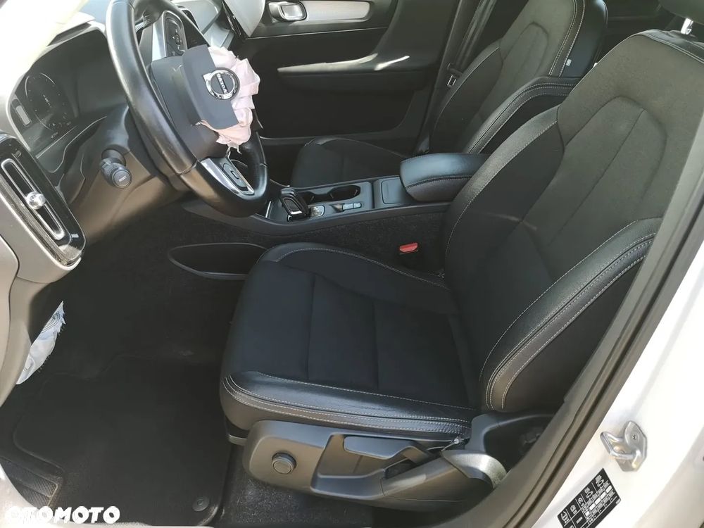 Volvo XC 40 D4 AWD Geartronic Momentum - 27