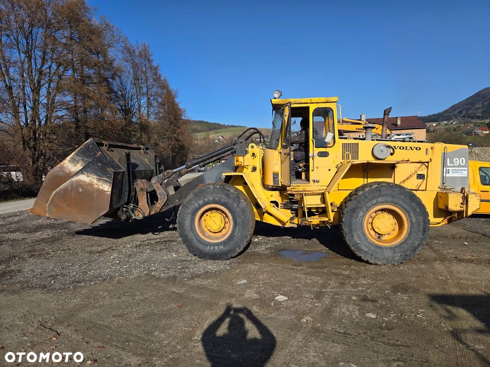 Volvo L90 - 1