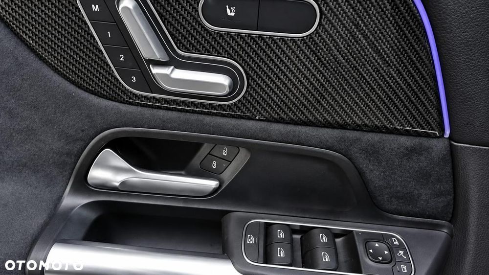 Mercedes-Benz GLA 250 4Matic 8G-DCT - 15