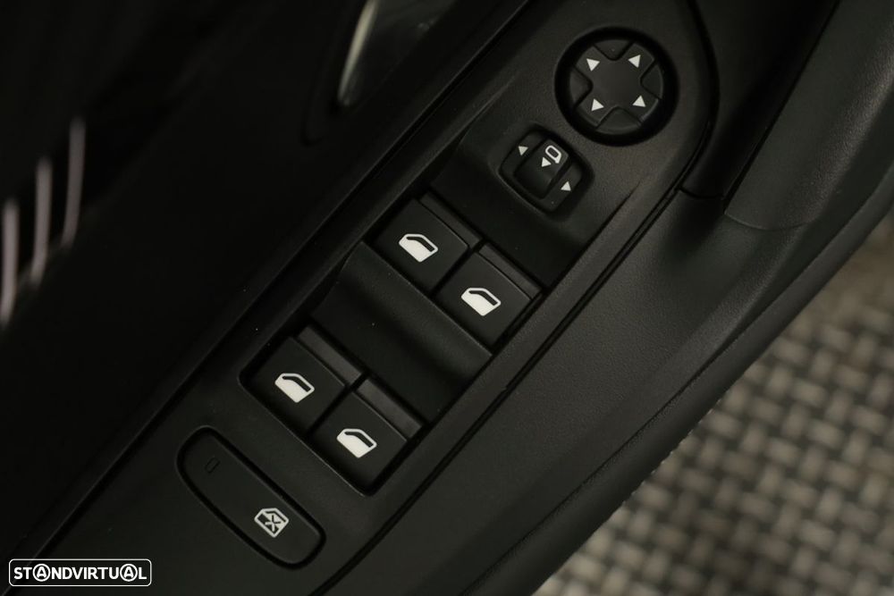 Peugeot 2008 1.2 PureTech Allure - 18