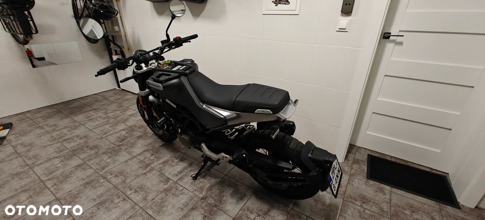 Husqvarna Svartpilen - 5