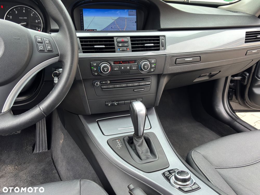 BMW Seria 3 320i - 33