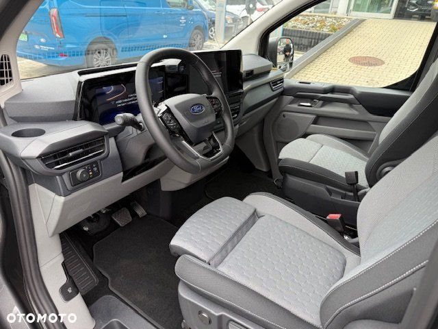 Ford Tourneo Custom - 13