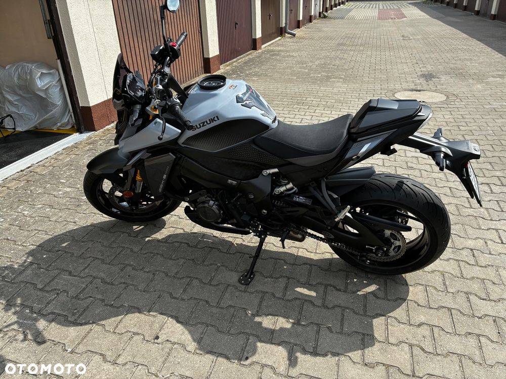 Suzuki GSX 1000 - 4
