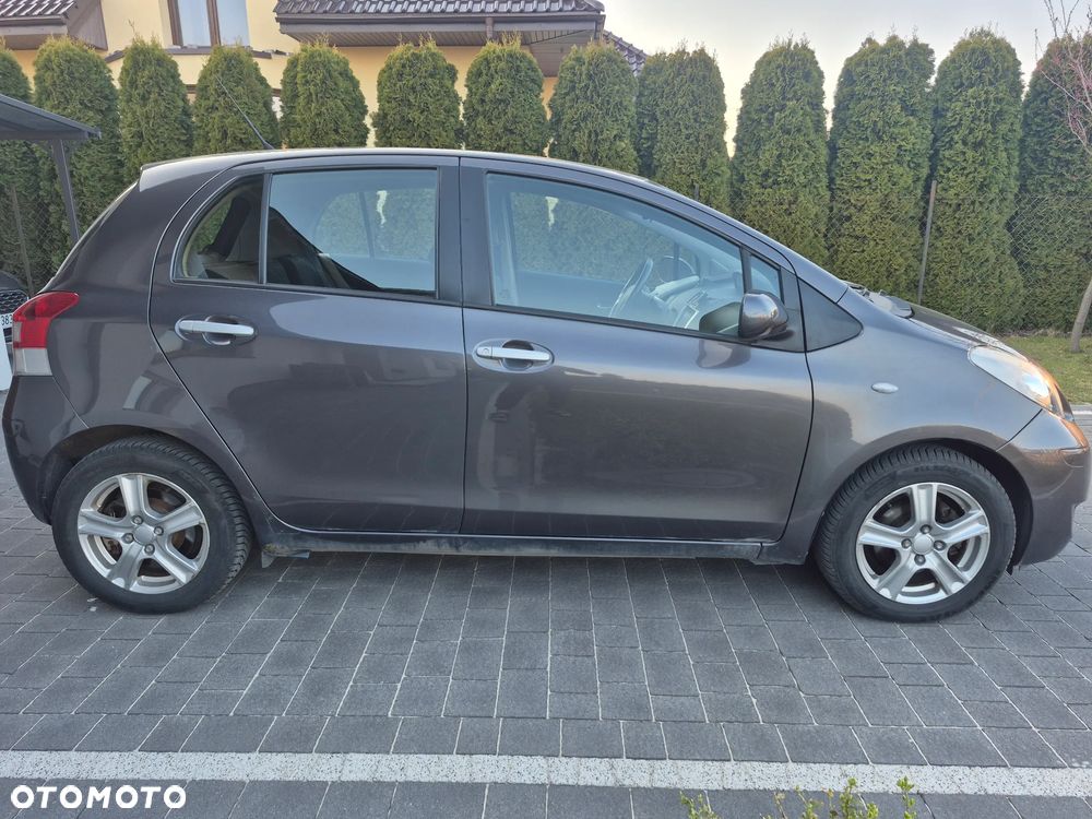 Toyota Yaris - 2
