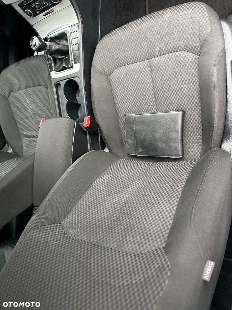 Volkswagen Passat - 16