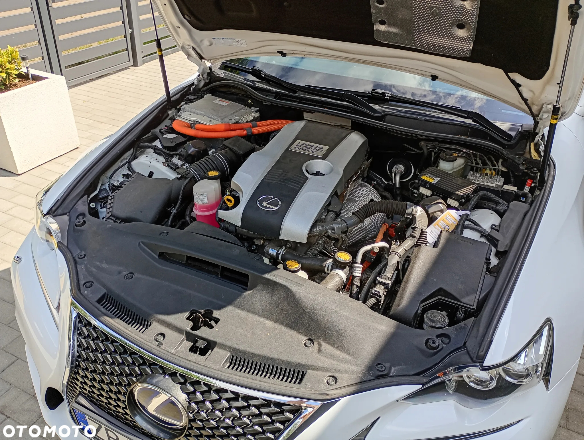 Lexus IS 300h F Sport - 35