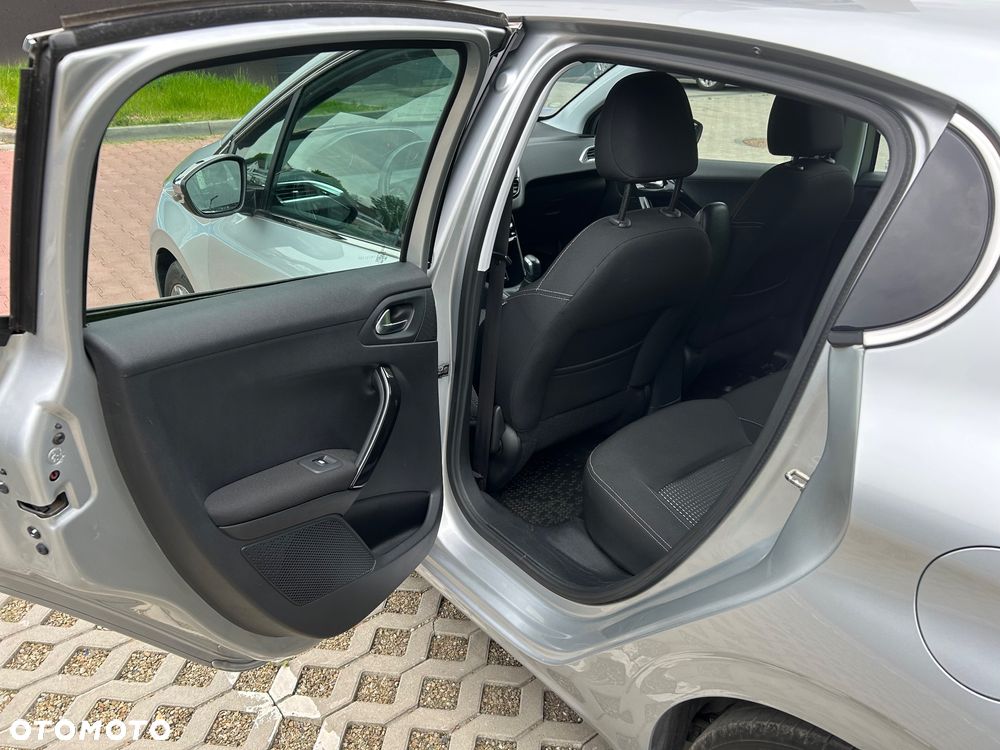 Peugeot 208 1.2 VTi Allure - 6