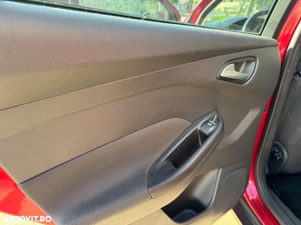 Ford Focus 1.6 TDCI DPF Champions Edition - 10