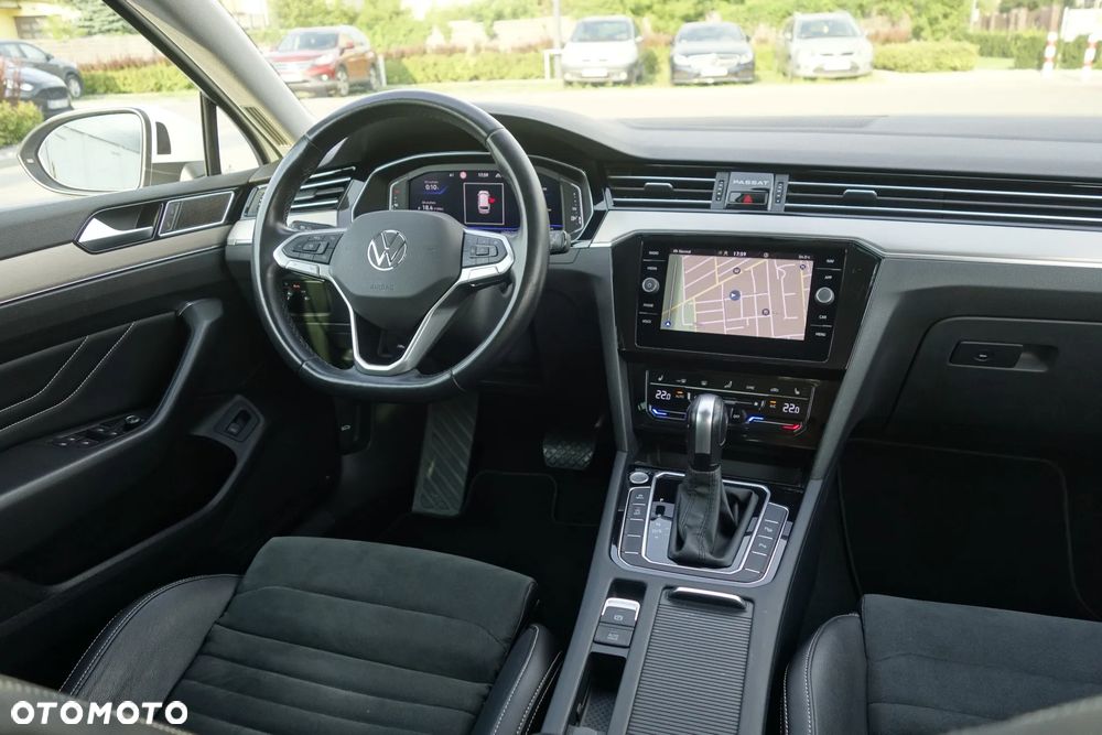Volkswagen Passat - 12