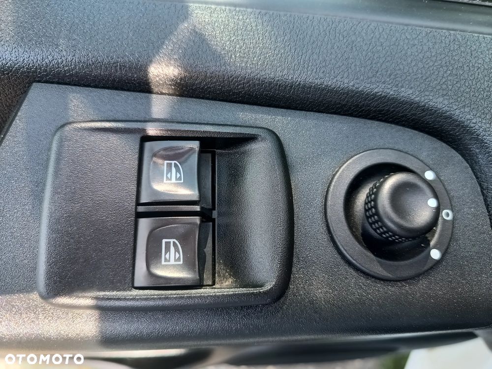 Renault Trafic L2H1 2.0 diesel 145kM 2019rok WEBASTO, CZUJNIKI PARKOWANIA, HAK, NIEWIELKI PRZEBIEG stan BDB, BEZWPADKOWY! - 28