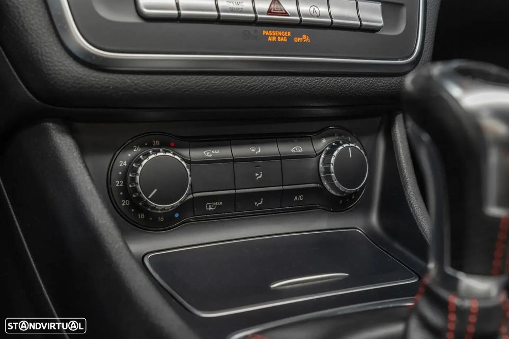 Mercedes-Benz CLA 200 d Shooting Brake AMG Line - 17
