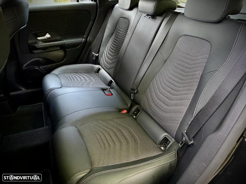 Mercedes-Benz GLA 180 7G-DCT - 15