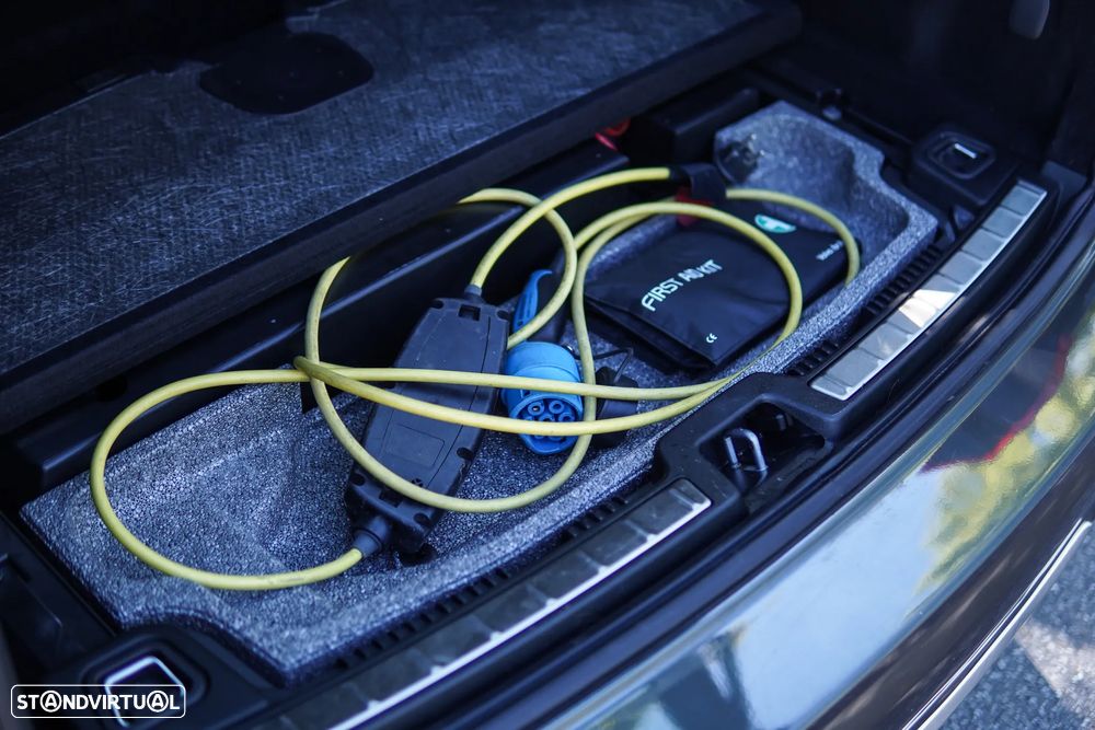 Volvo XC 60 2.0 T8 PHEV Momentum Plus AWD - 29