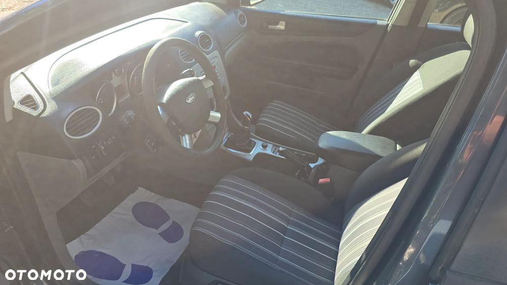 Ford Focus 1.4 16V Ambiente - 9