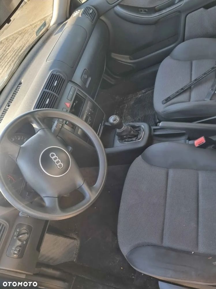 Audi a3 8l lift 3d 2000r 1.6 AVU lakier LZ5W na części - 3