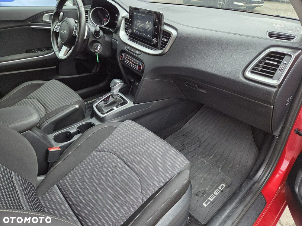Kia Ceed 1.5 T-GDI M DCT - 11