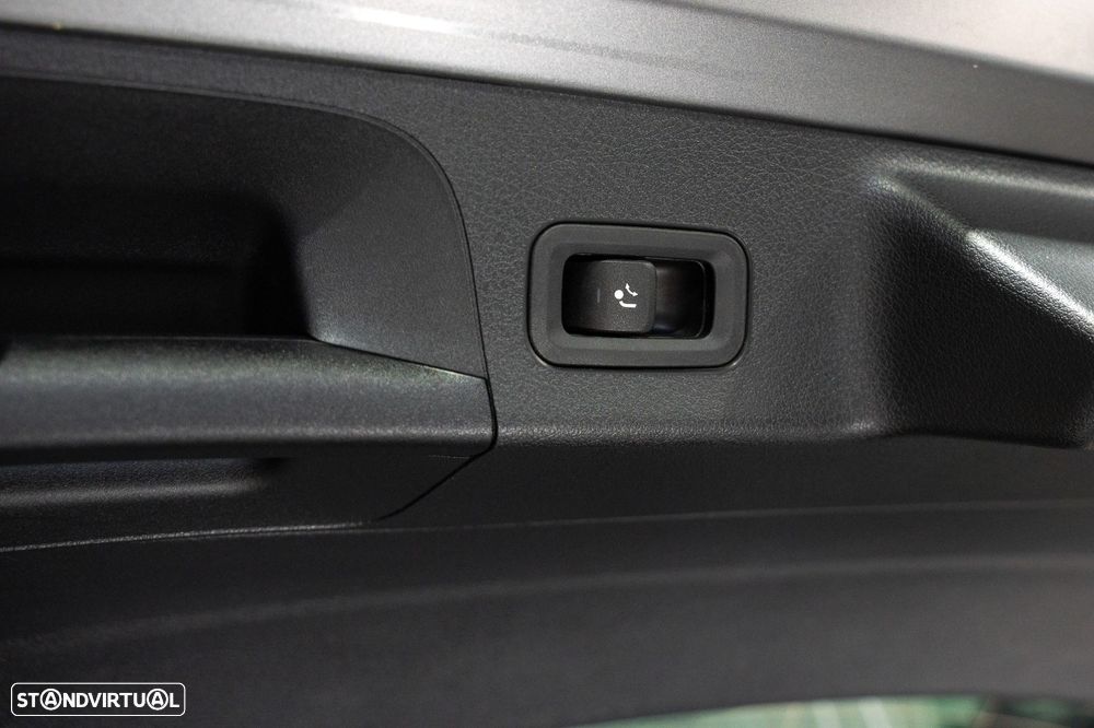 Mercedes-Benz CLA 35 AMG - 40