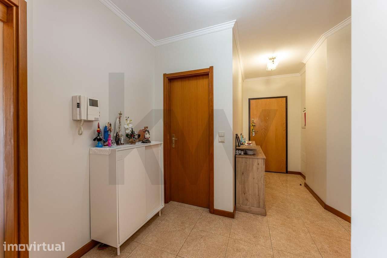 Excelente T2 com garagem box e Jardim Privativo- Canelas - Grande imagem: 4/41