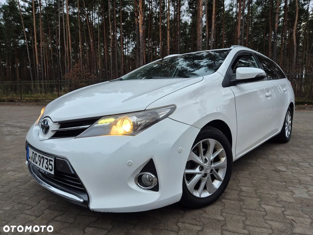 Toyota Auris 1.8 HSD Luna - 2