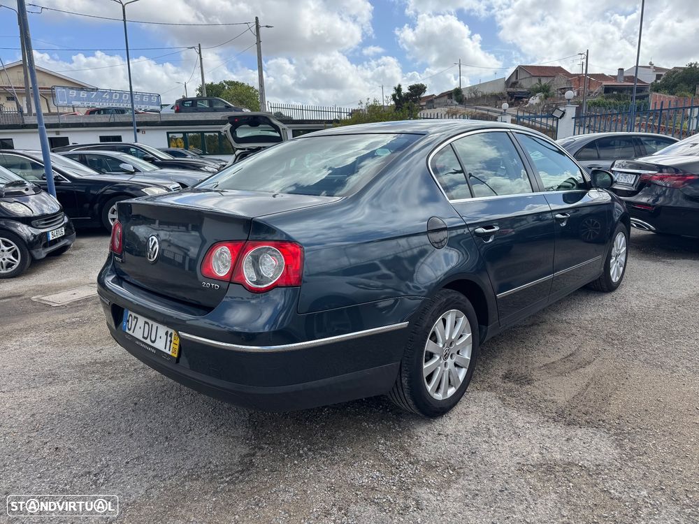 VW Passat 2.0 TDI Confortline - 27