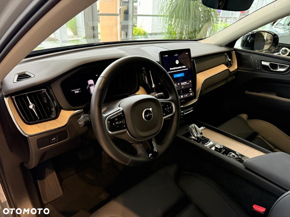 Volvo XC 60 B5 B AWD Plus Dark - 19