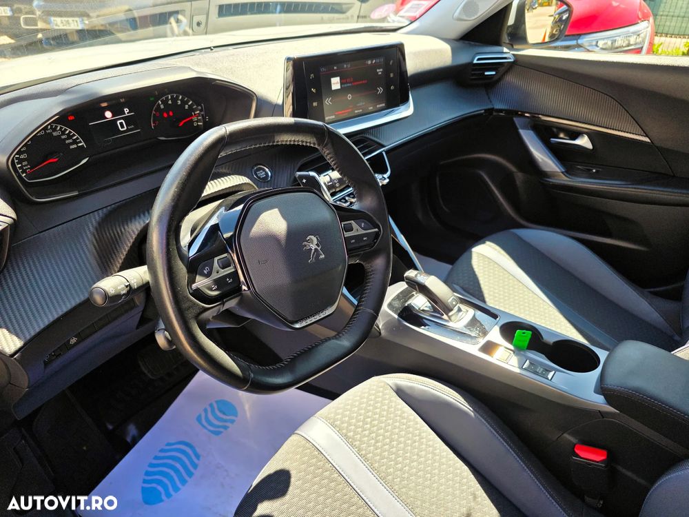 Peugeot 2008 PureTech 130 EAT8 GT - 24