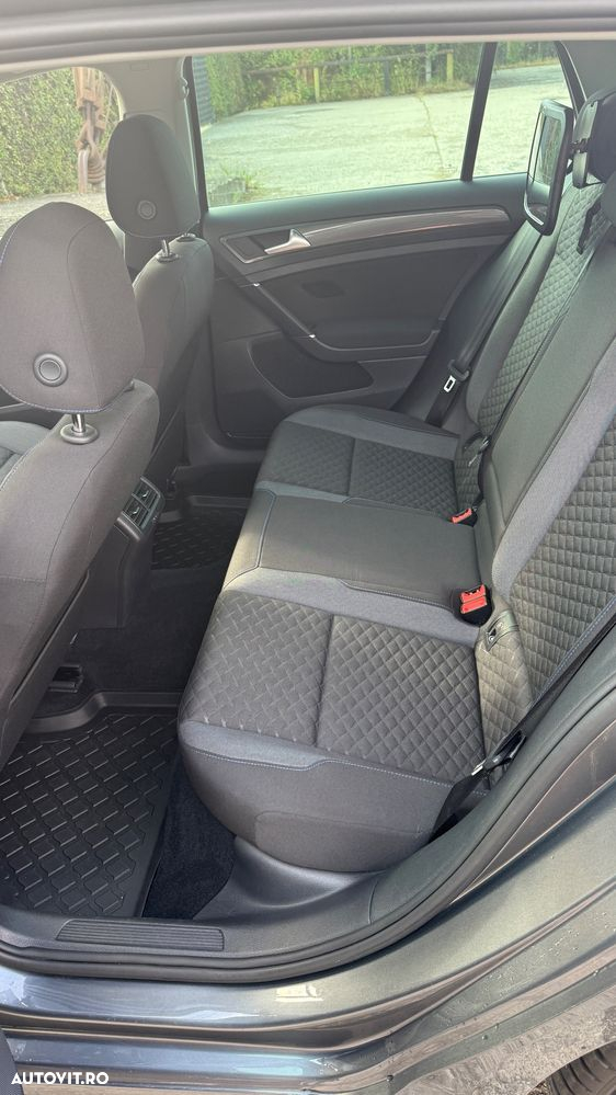 Volkswagen Golf - 10