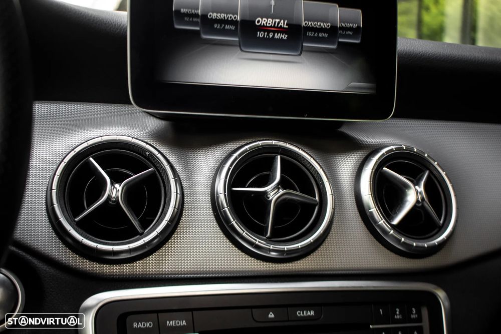 Mercedes-Benz CLA 180 d Urban Aut. - 27