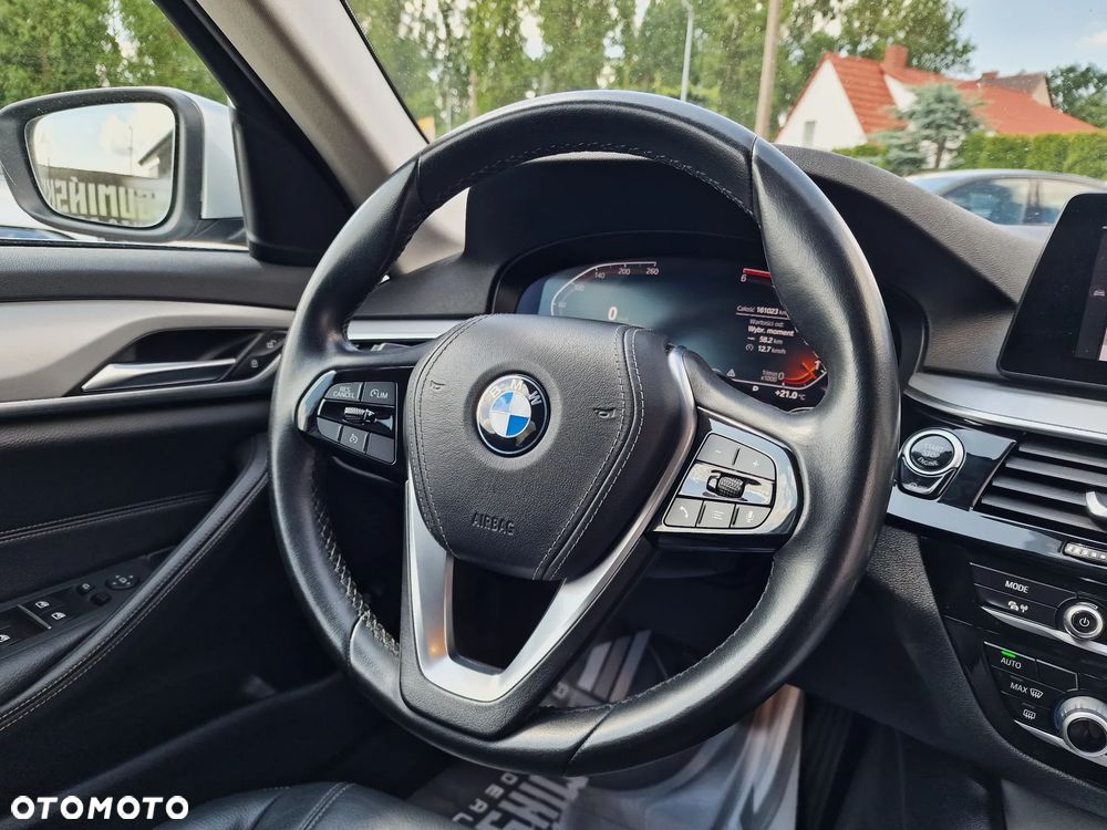 BMW Seria 5 518d - 30