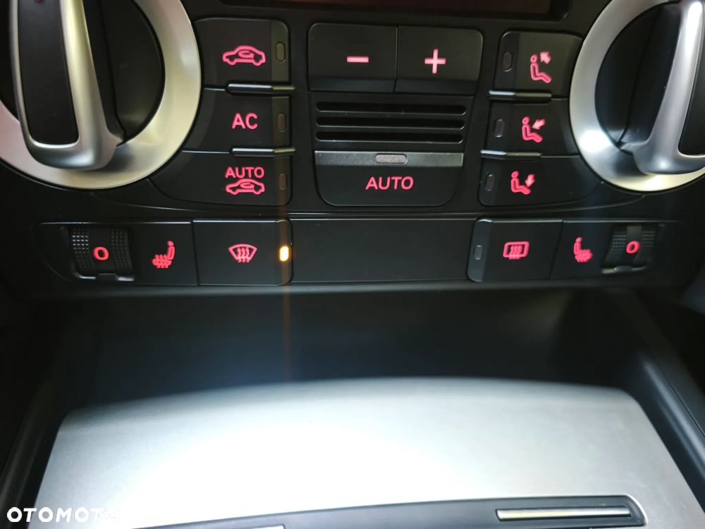 Audi A3 Sportback 1.6 TDI DPF S tronic Attraction - 25
