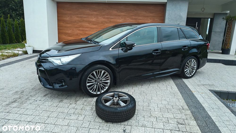Toyota Avensis 2.0 D-4D Executive - 1