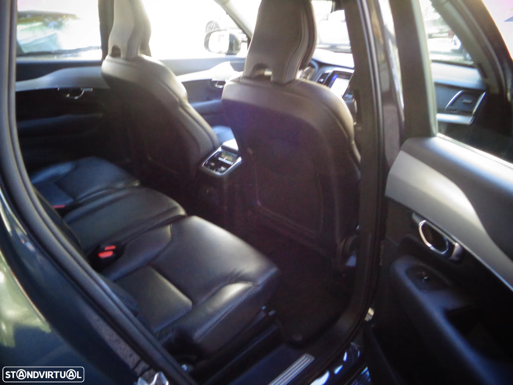 Volvo XC 90 2.0 T8 PHEV Momentum Plus AWD - 41