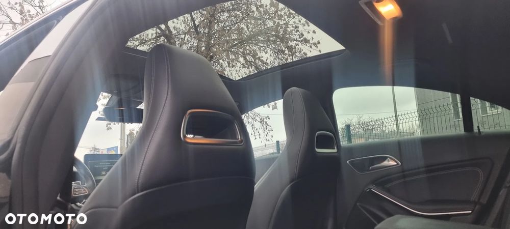 Mercedes-Benz CLA 250 4Matic 7G-DCT UrbanStyle Edition - 22