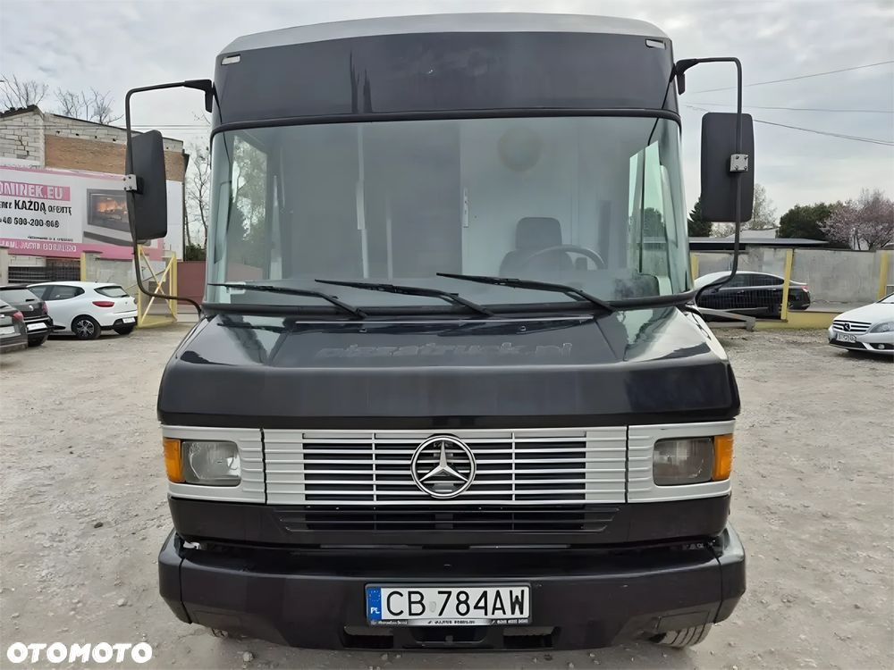 Mercedes-Benz Food Truck, 609 D - 3
