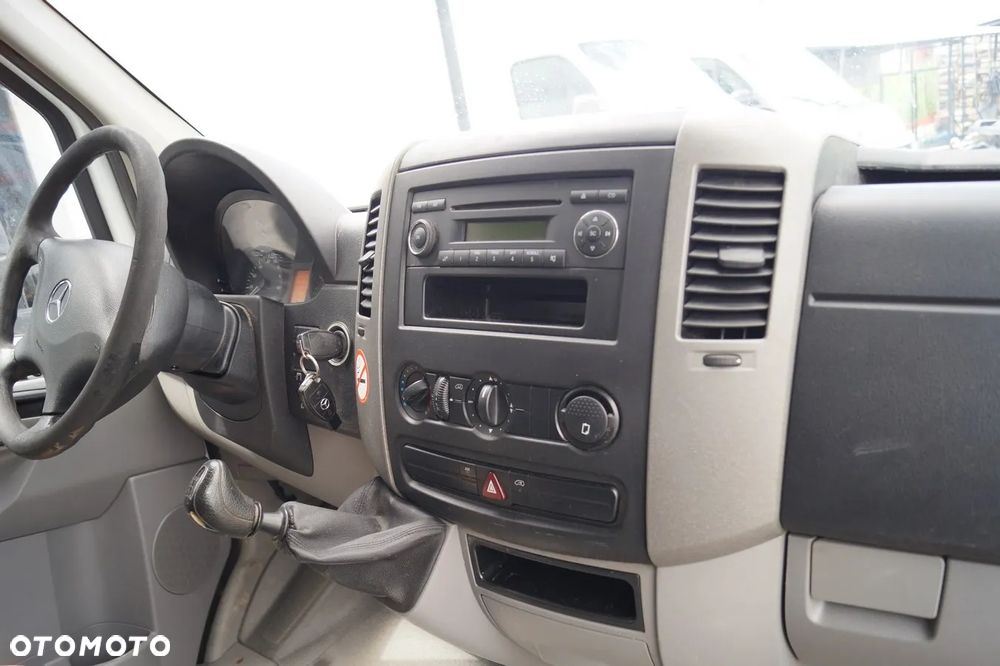 Mercedes-Benz Sprinter - 24