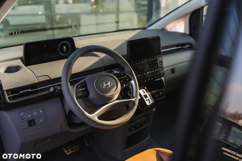 Hyundai Staria 1.6 T-GDI HEV Luxury - 12