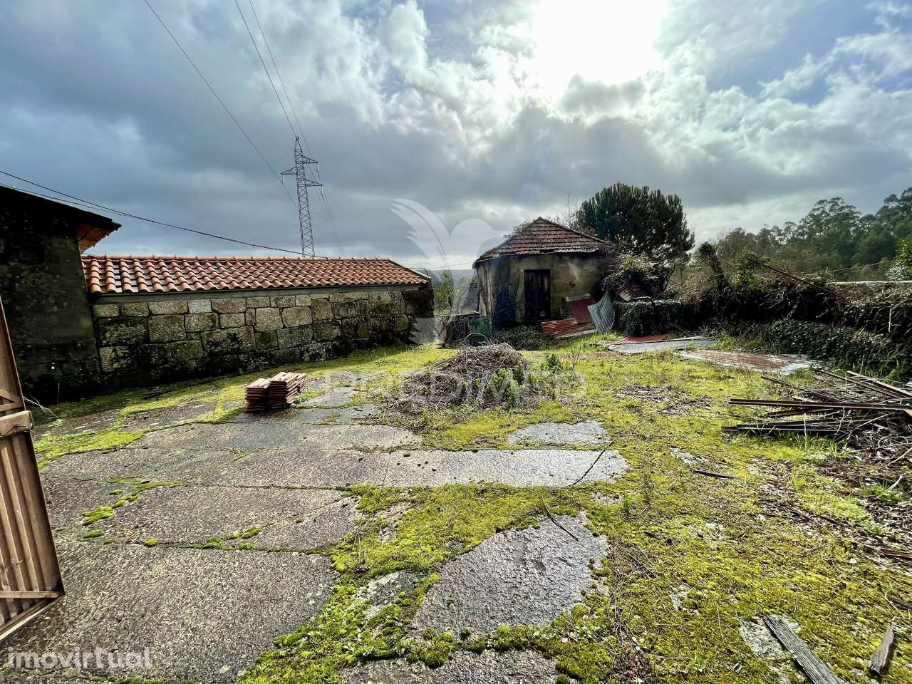 CASA DE CAMPO - PARA RECUPERAÇÃO - LUGAR DE REGUENGO - BOIM - LOUSADA - Grande imagem: 4/23