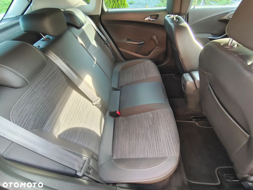 Opel Astra 1.4 T Cosmo - 26