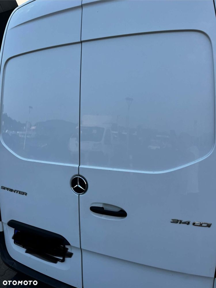 Mercedes-Benz Sprinter - 2