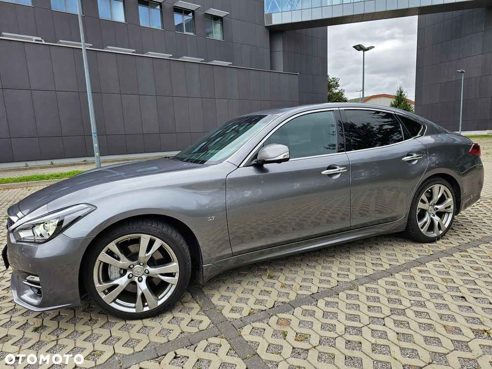 Infiniti Q70 - 4
